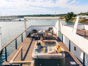 Hausboot Astrid - Floating House