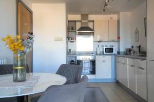 1 Bed Apartment in City Centre with Parking