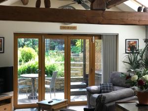 The Granary with hot tub - 2 miles from Skipton