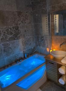 Détente absolue suite luxueuse avec balnéo et PS5