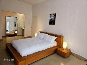 Rosebank Retreat, No Blackout