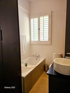 Rosebank Retreat, No Blackout