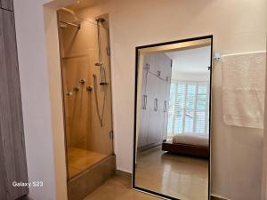 Rosebank Retreat, No Blackout