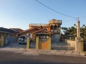 Sangie's Luxury Villa - Windsor