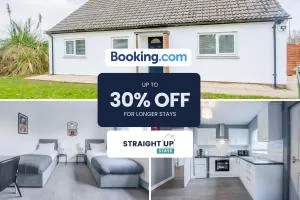 NEW 3-Bed Bungalow w On-site Parking, Fast WIFI - Leigh