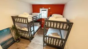 Railway Sleeper Hostel - Ballintoy