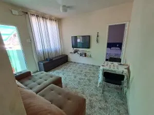 Casa com 2 Camas Queen e 1 King em Quartos Climatizados - 卡希亚斯公爵城