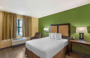 Queen studio with 1 Queen Bed - Disability Access/Non-Smoking room in Extended Stay America Suites - Allentown - Bethlehem