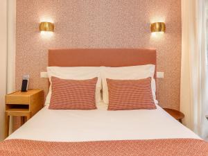 Charming riverview apartment in Porto