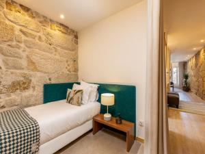 City Apartment with River Views