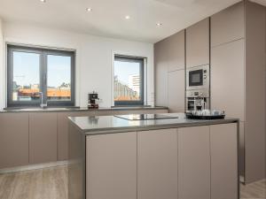 Spacious 4-Bedroom Apartment in Porto