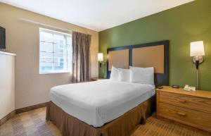 One Bedroom Suite with 1 Queen Bed - Non-Smoking room in Extended Stay America Suites - Louisville - Alliant Avenue
