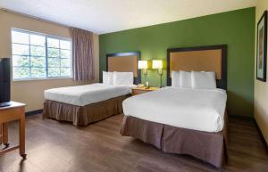 Deluxe Studio with 2 Double Beds - Non-Smoking room in Extended Stay America Suites - Philadelphia - Malvern - Swedesford Rd