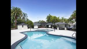 Waterfront 3 Bedroom House in Family Friendly Resort