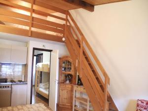 Apartment by Lake in Alpenlake Residence