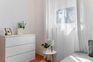 Apartments with parking space Vir - 24090