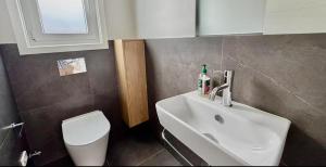 4Bedroom Luxury home with Comfort & Stylish