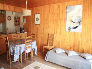 Apartment with balcony in Chatel