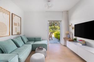 Waves & Agistri by Nest