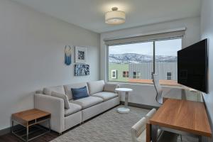One-Bedroom Executive Corner King Suite with Sofa Bed room in Element Basalt - Aspen