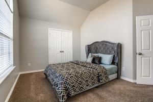 Gorgeous cozy home in nature serene neighborhood!