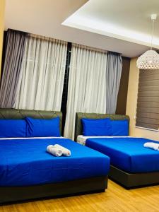 Beautiful 20-Person Villa, Walk to Beach & Market