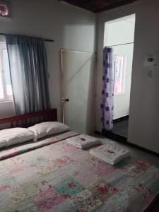 D apartaestudio amoblado central con cocina y baño