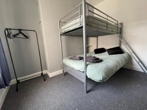 Spacious 2 bedroom property - 5G WIFI & fully equipped kitchen