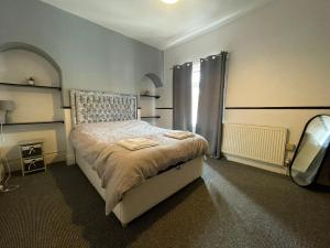 Spacious 2 bedroom property - 5G WIFI & fully equipped kitchen