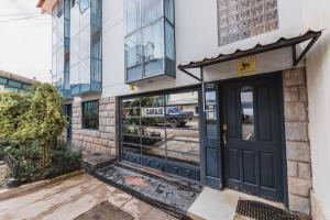 San Pedro Apartments