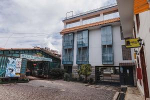 San Pedro Apartments