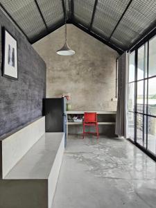 Spacious cozy nia room