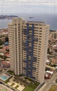 Moderno departamento, piscina y estacionamiento