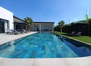 VILLA Élégance et confort au bord de l eau - Lʼlouzza