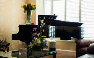 Shared lounge/TV area