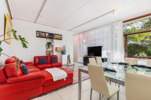 Classic 2 Bedroom Guest Suite with Garden Oasis located near a Lake