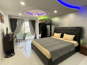 Kandi 1,2,3 Palace Rentals Studio