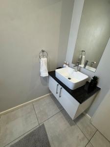 Black & White Self Catering