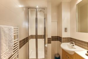 ShortstayMK Vizion apartments, with free superfast wi-fi, parking