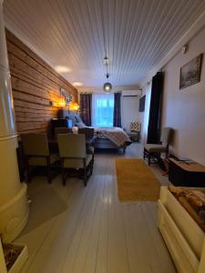 Ainutlaatuinen huoneisto Vanhassa kyläkoulussa