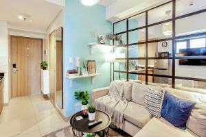 Cozy & Homey 1BR Apartment near MOA facing Pool with Own Parking with Netflix & DisneyPlus & up to 200mbps Wifi - Aparthotels, Manila