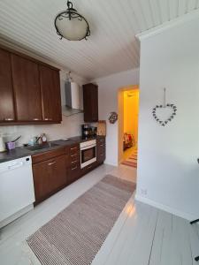 Ainutlaatuinen huoneisto Vanhassa kyläkoulussa