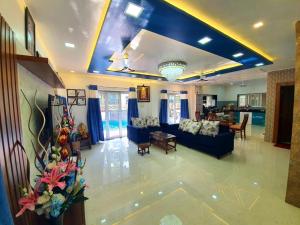 Hillside Crystal Villa