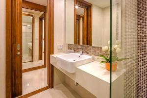 At the tree by fatimahR408