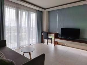 At the tree by fatimahR408