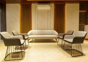 Balu Residency - A Business Class Hotel