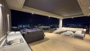 Malberry Park 204 - Modern 2bedroom Apt with Shared Heated Pool, Sauna, Gym, Jacuzzi