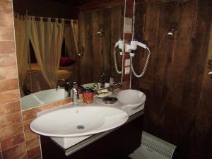 Hotels Logis Domaine des Chais : photos des chambres