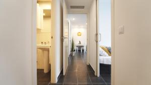 Seahomes Vacations - Beachside Apt with Pool