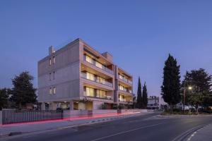 Malberry Park 102 - Modern Apt with Shared Heated Pool, Sauna, Gym, Jacuzzi